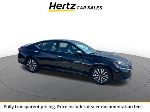 Used 2025 Nissan Altima 2.5 SV FWD image 1