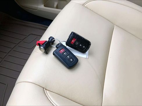 Used 2019 Toyota Highlander XLE image 14