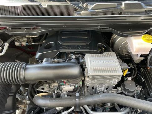 Used 2024 RAM 1500 Laramie AWD/4WD image 4