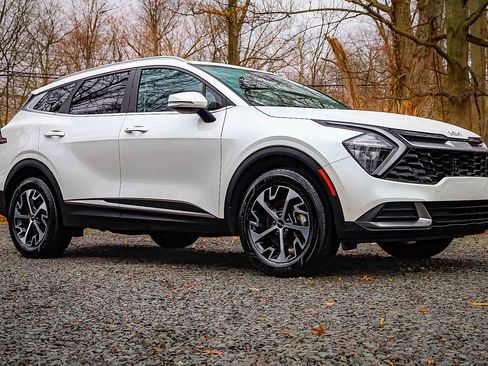 Certified 2023 Kia Sportage EX image 18