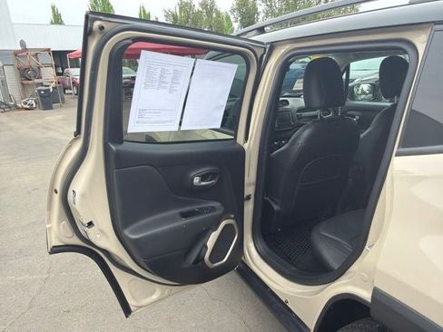 Used 2017 Jeep Renegade Trailhawk AWD/4WD image 24