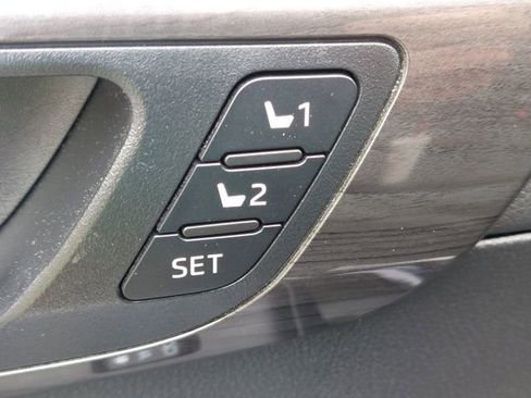 Used 2024 Toyota Highlander Limited AWD/4WD image 20