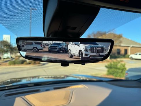 Used 2021 Chevrolet Tahoe Premier w/ Premium Package image 28