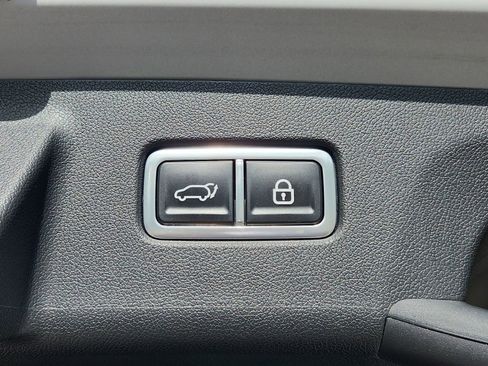 Used 2023 Kia Sorento SX image 9