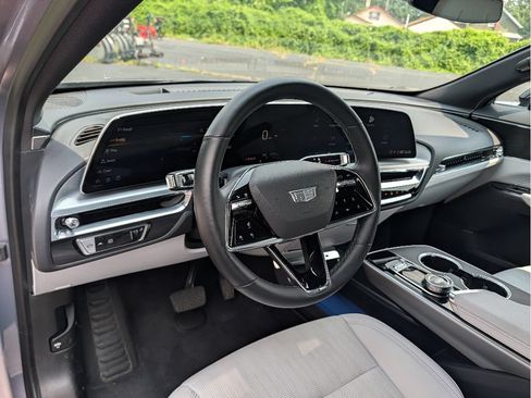 Used 2024 Cadillac Lyriq Luxury AWD/4WD image 20