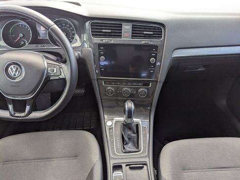 Used 2019 Volkswagen e-Golf SE w/ Driver Assistance Package image 14