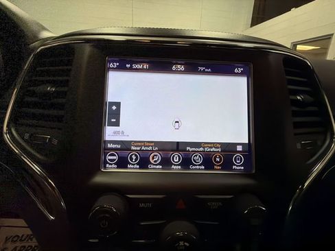 Used 2018 Jeep Grand Cherokee Overland AWD/4WD image 18
