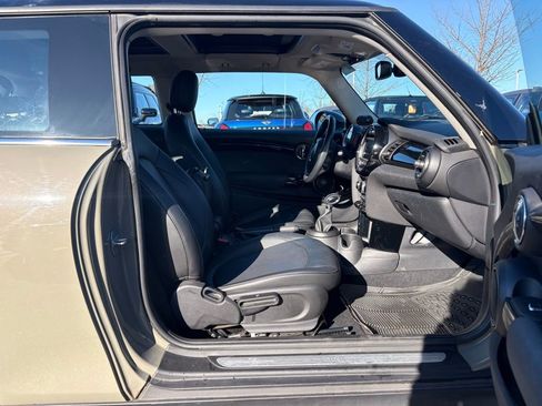 Used 2019 MINI Cooper 2-Door Hardtop w/ Premium Package image 27