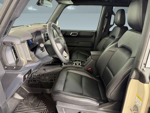 Used 2025 Ford Bronco Badlands AWD/4WD image 5