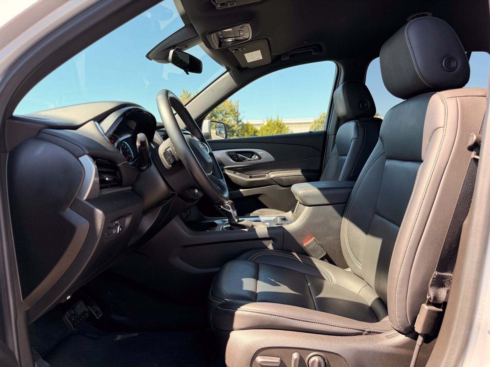 Used 2022 Chevrolet Traverse LT AWD/4WD image 17