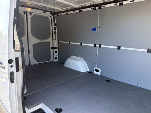 Used 2025 Mercedes-Benz Sprinter 2500 image 32