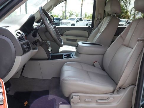 Used 2011 Chevrolet Avalanche LT RWD image 21