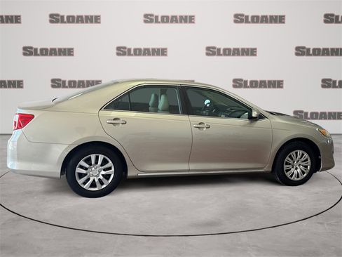 Used 2014 Toyota Camry LE image 6