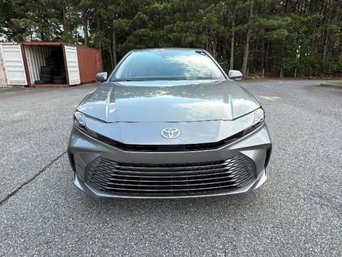 Used 2025 Toyota Camry XLE FWD image 2