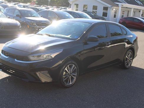 Used 2024 Kia Forte LXS FWD image 4