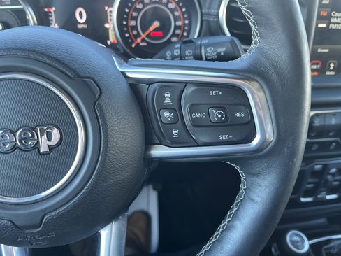 Used 2019 Jeep Wrangler Unlimited Sahara image 19