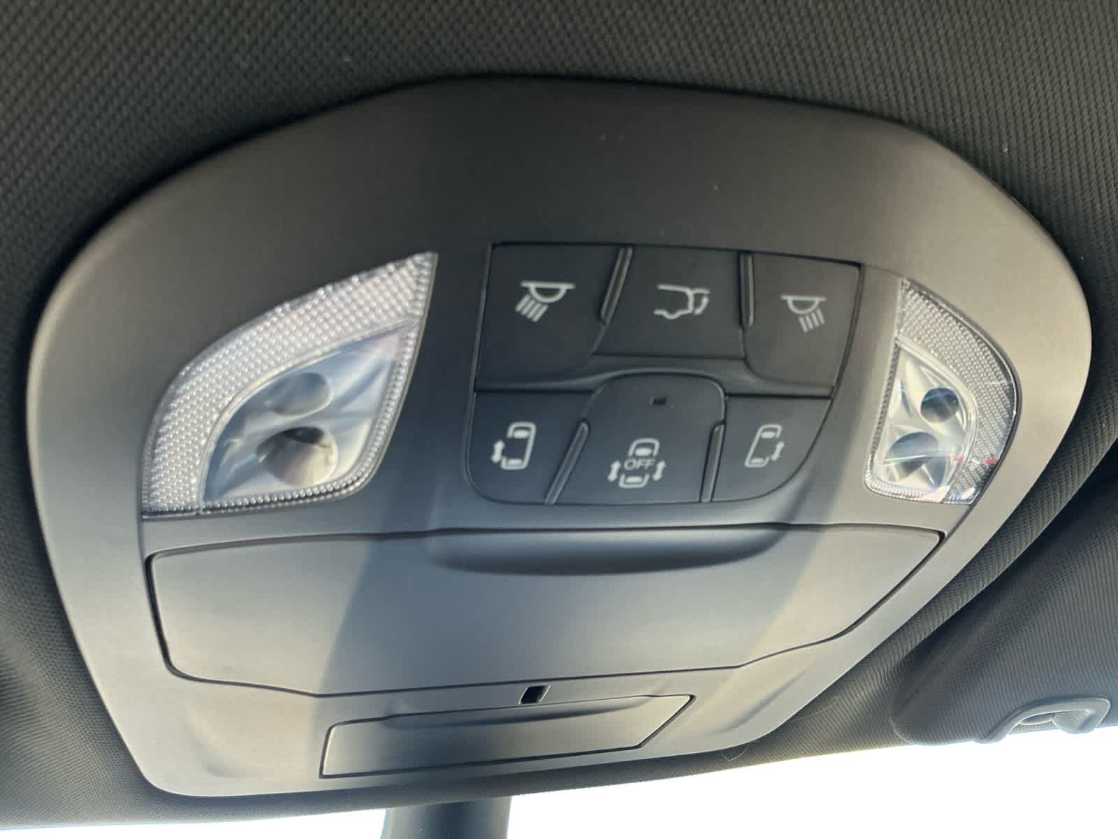 New 2027 Chrysler Pacifica Select AWD/4WD image 17