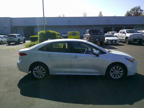 Used 2024 Toyota Corolla LE FWD image 6