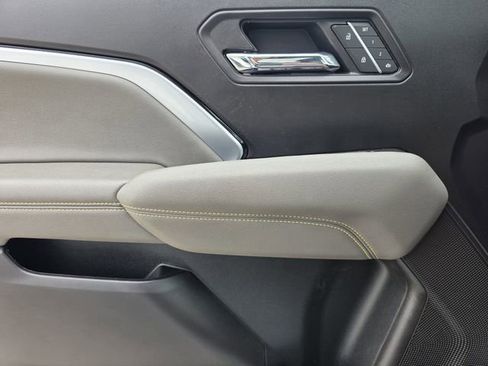 Used 2025 Chevrolet Colorado ZR2 w/ Technology Package AWD/4WD image 19