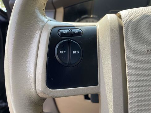 Used 2014 Ford Expedition EL XLT w/ Equipment Group 202A AWD/4WD image 9