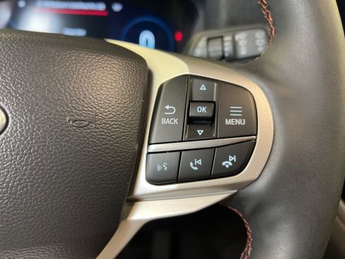 Used 2025 Ford Explorer Active w/ Active Comfort Package image 19