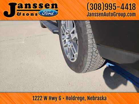 Used 2025 Ford Expedition Active AWD/4WD image 16
