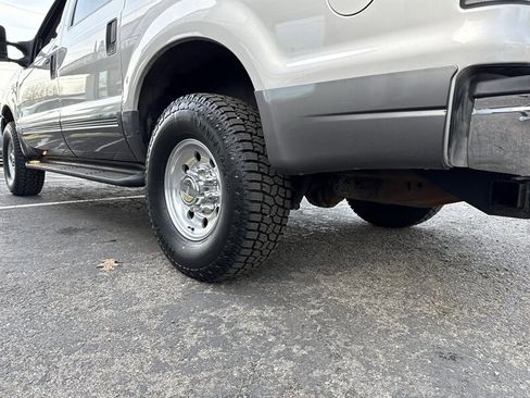 Used 2003 Ford Excursion XLT image 22