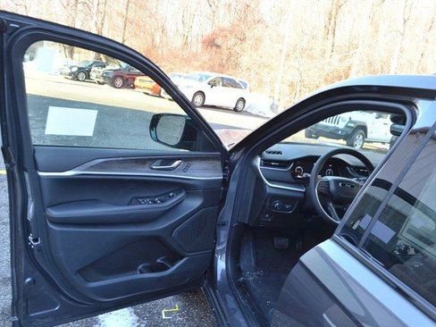 New 2025 Jeep Grand Cherokee Limited image 12