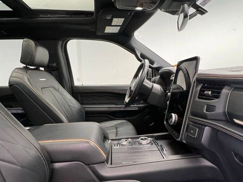 Used 2022 Ford Expedition Platinum image 7
