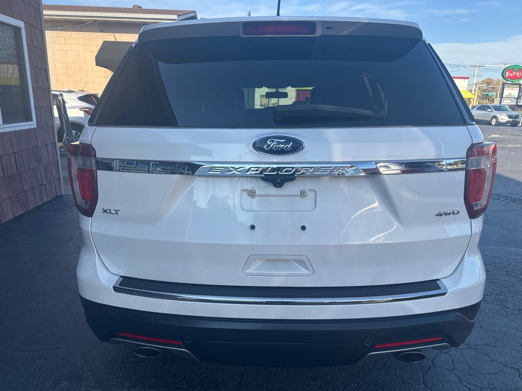 Used 2018 Ford Explorer XLT w/ Equipment Group 202A AWD/4WD image 4