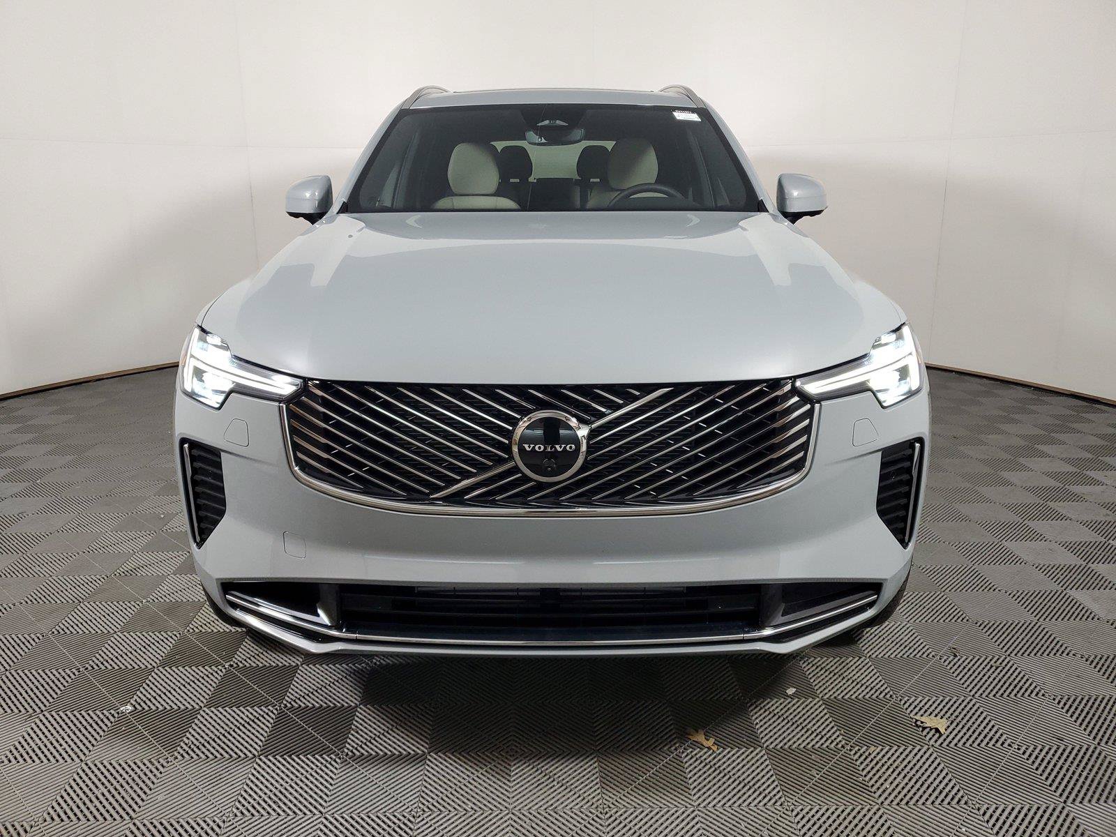 New 2026 Volvo XC90 T8 Plus w/ Protection Package Premier AWD/4WD image 2