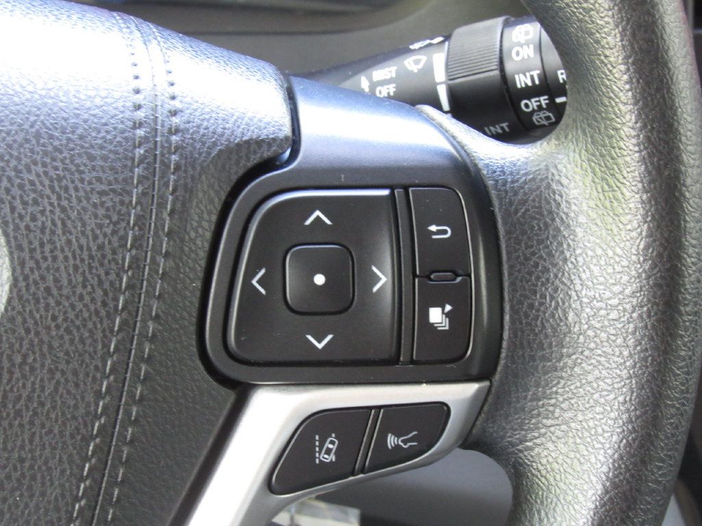 Certified 2020 Toyota Sienna L FWD image 23