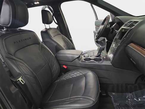 Used 2018 Ford Explorer Platinum image 12