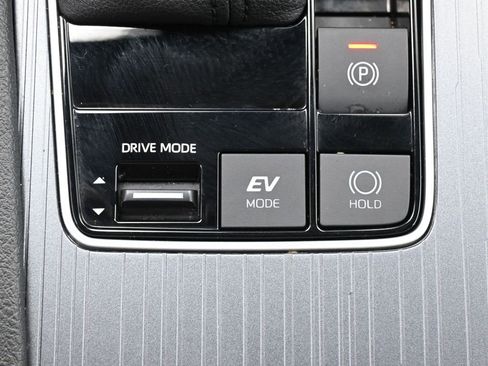 Used 2025 Toyota Sienna XLE w/ XLE Plus Package image 26