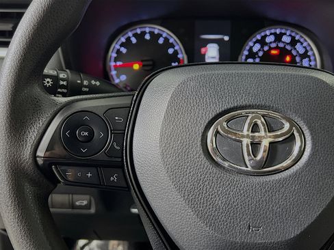 Used 2020 Toyota RAV4 XLE image 19