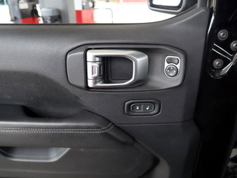 Used 2020 Jeep Gladiator Overland w/ Trailer Tow Package image 35