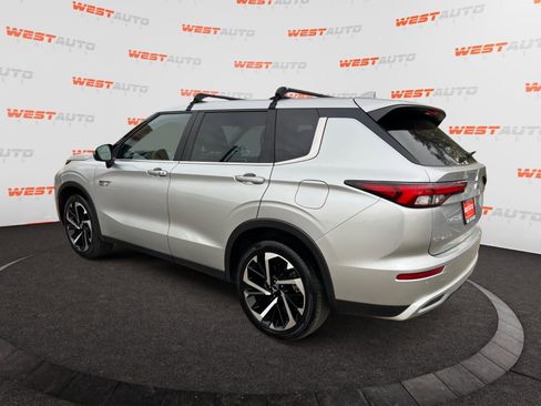 Used 2023 Mitsubishi Outlander SE image 3
