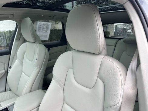 Certified 2023 Volvo XC60 T8 Plus w/ Climate Package image 19
