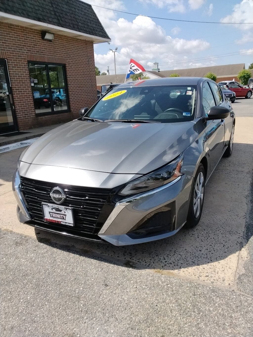 Used 2024 Nissan Altima 2.5 S FWD image 1