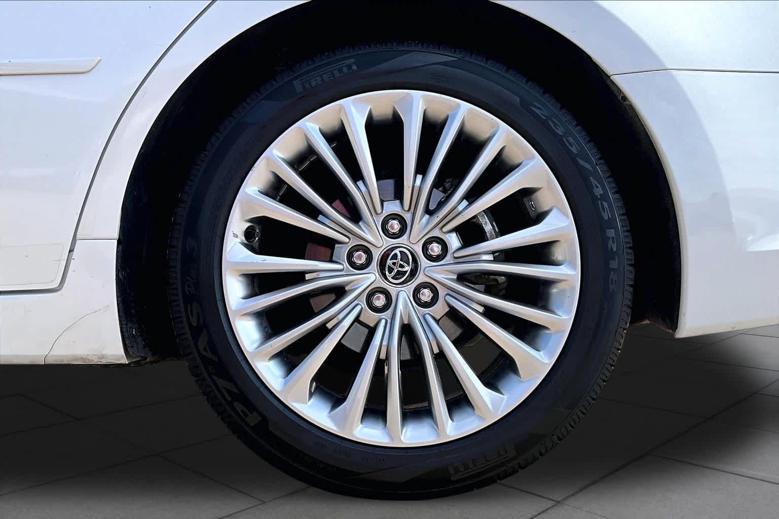 Used 2020 Toyota Avalon Limited FWD image 11