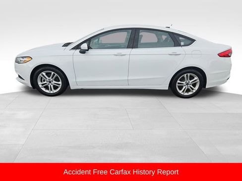 Used 2018 Ford Fusion SE image 2