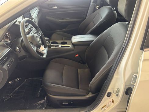 Used 2025 Nissan Altima 2.5 SV FWD image 28