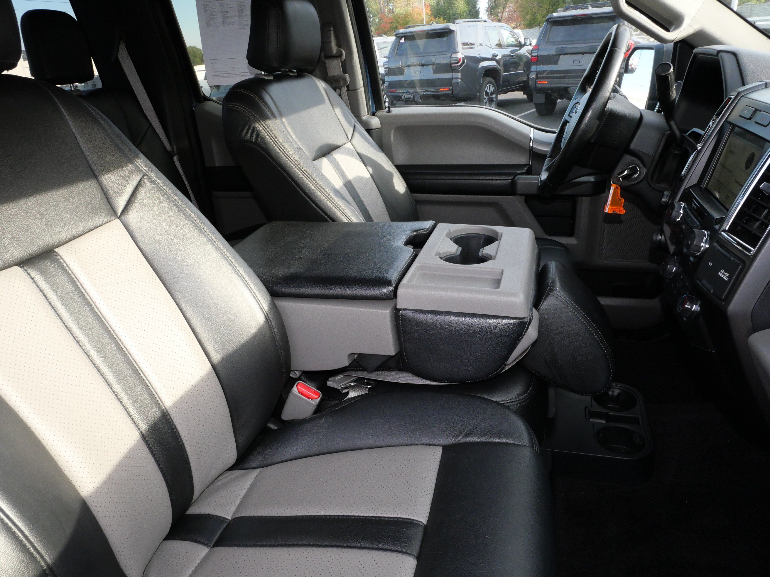 Used 2017 Ford F150 XLT w/ Equipment Group 302A Luxury AWD/4WD image 11