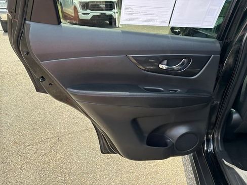 Used 2017 Nissan Rogue SV AWD/4WD image 20