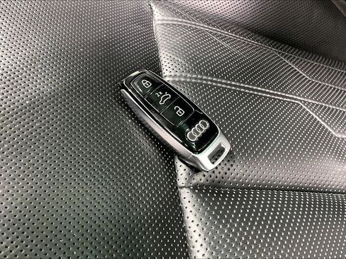 Used 2021 Audi A8 L 4.0T image 9