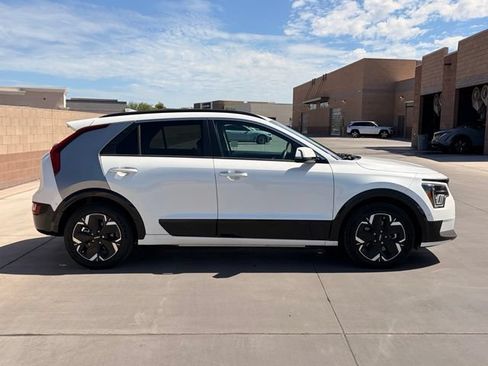 Used 2023 Kia Niro Wave FWD image 7
