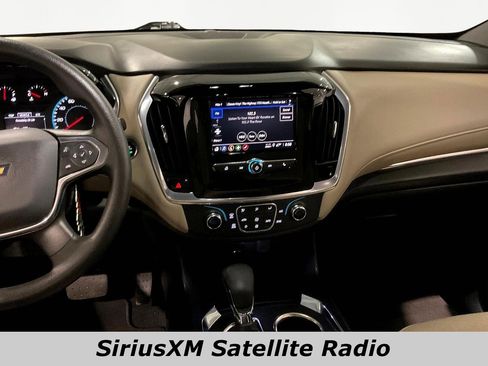 Used 2022 Chevrolet Traverse LS FWD image 9