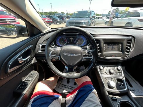 Used 2015 Chrysler 200 Limited FWD image 27