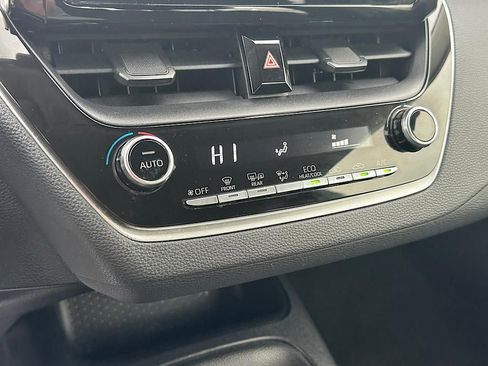 Used 2020 Toyota Corolla LE image 30