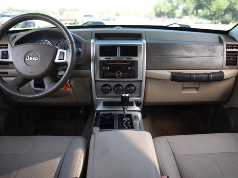Used 2009 Jeep Liberty Limited w/ Premium Group AWD/4WD image 20